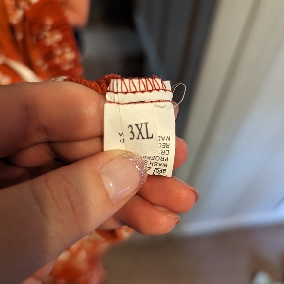 Cute southern bell sleeve crop top. - Picture 2 of 2